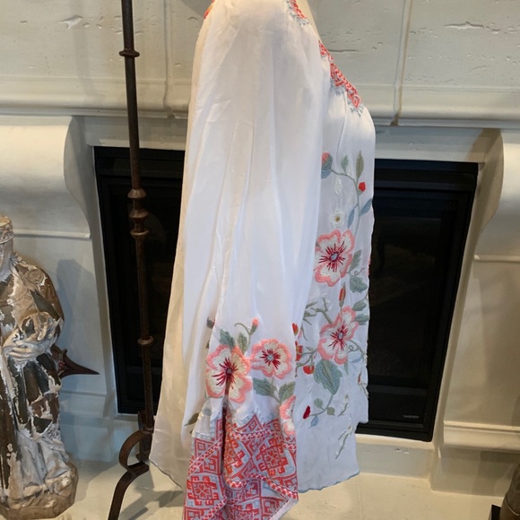 Johnny Was Off White, Coral, and Green Rayon Grace Floral Top. Size Small.  NWT - Picture 3 of 11